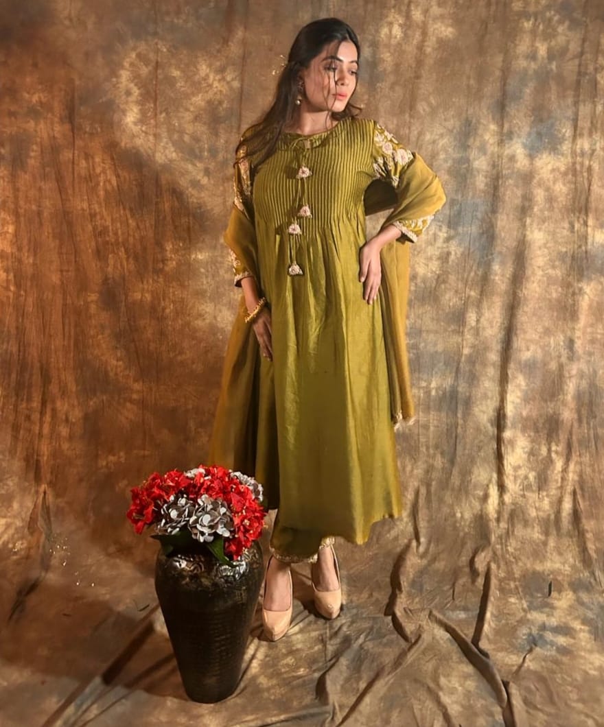 EMBELLISHED KURTA AND DUPATTA
